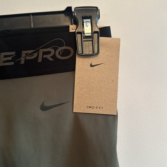 New!! Nike Pro Women’s bike shorts - Picture 3 of 7